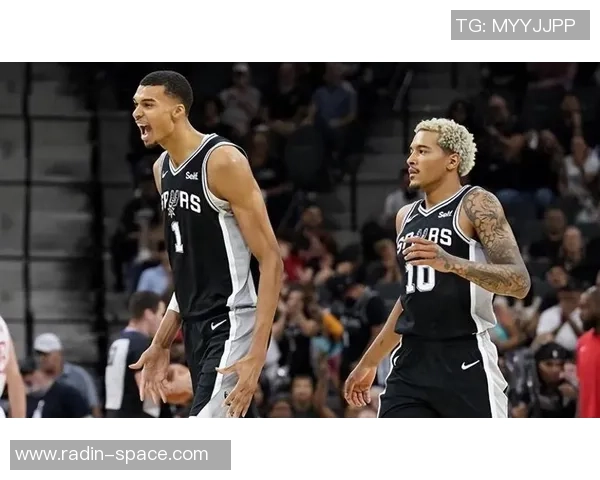 火箭与马刺季后赛四场激战回顾球员表现与战术分析