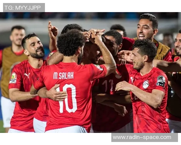 狼队与利物浦激战正酣精彩比赛直播全程回顾与分析