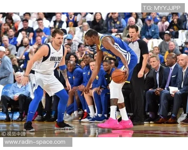 雷霆与独行侠激战正酣比分揭晓引发球迷热议